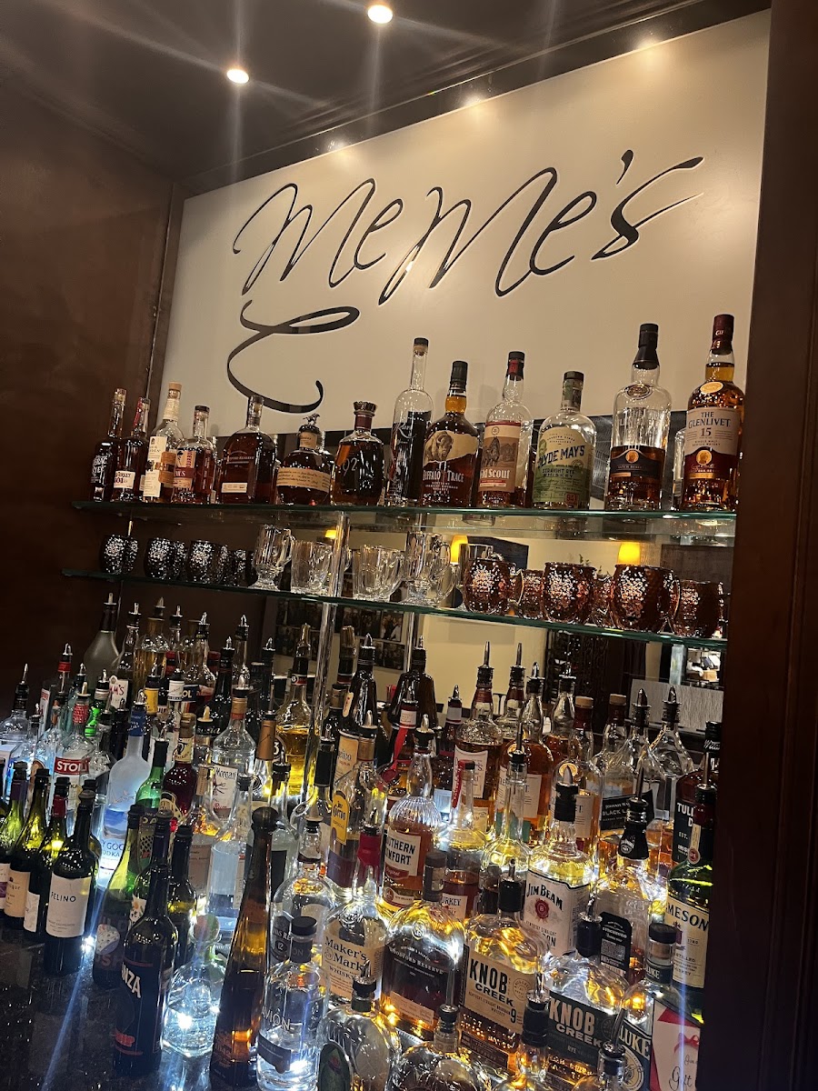 MeMe's Bar & Grille
